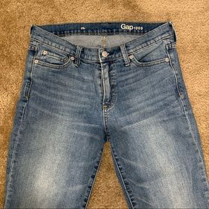 GAP 1969 light medium wash jean 28r